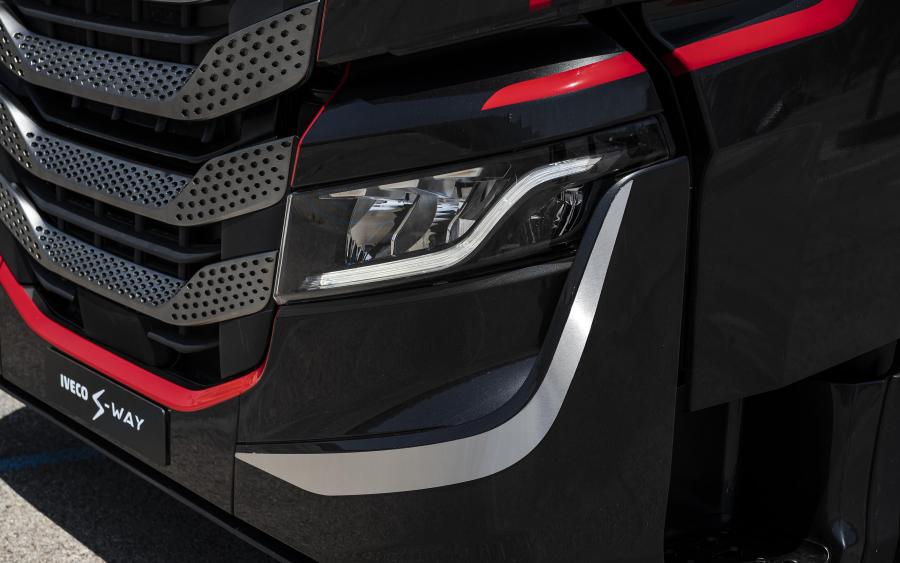 Детали экстерьера Iveco S-WAY Fit Cab Concept 2019 года  (фото 8 из 13)